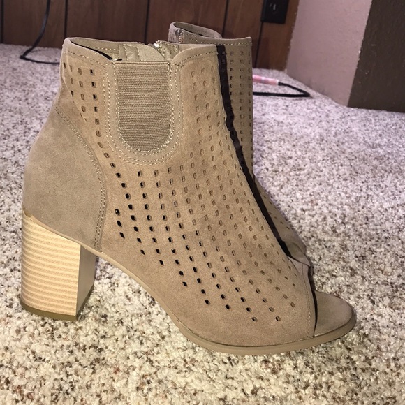 Boots - Picture 2 of 4